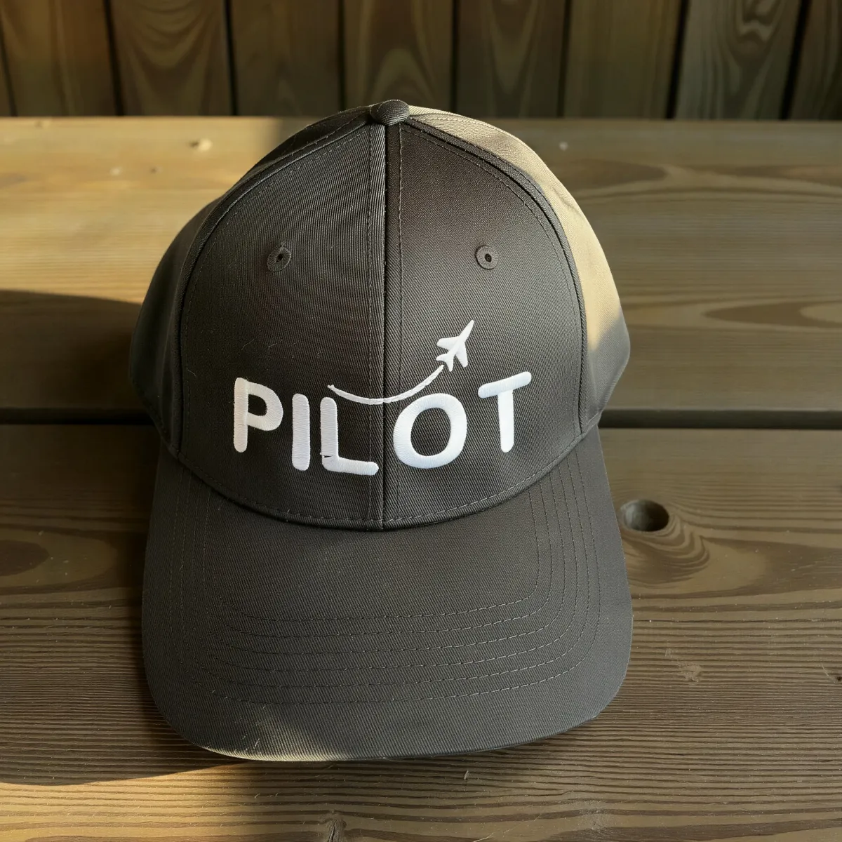 Classic Cap "PILOT" – 6-Panel Basecap mit Stickerei