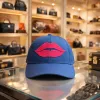Klasik Şapka "Red Lips" Mavi Kırmızı Nakışlı
