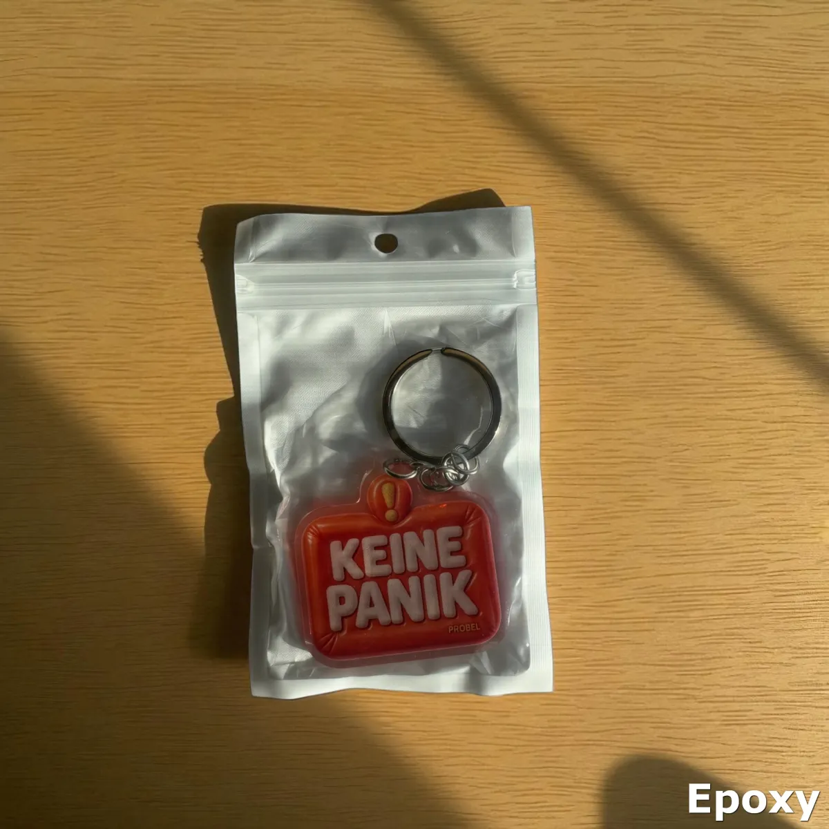 Akrylový přívěsek "KEINE PANIK"