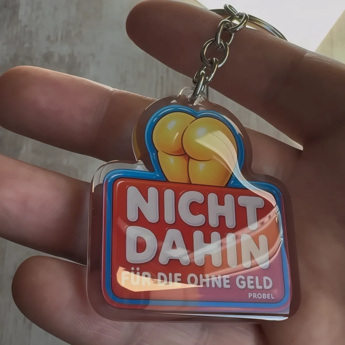 Брелок акриловый "NICHT DAHIN FÜR DIE OHNE GELD" акрил, Bubble Design