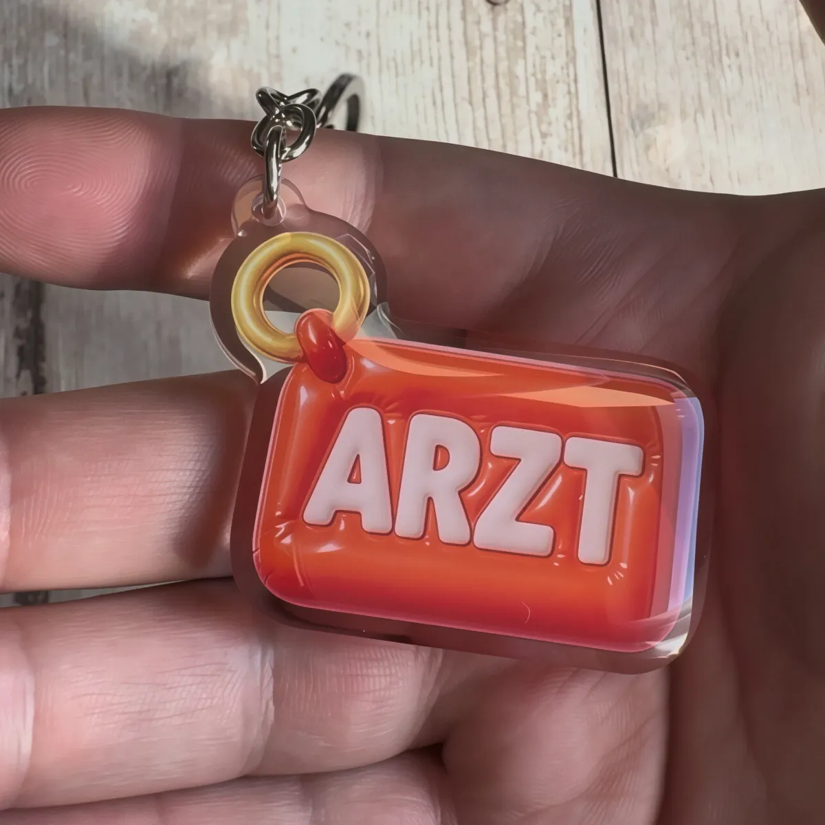 Akrylowy brelok ARZT (czerwony)