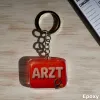 Akrylowy brelok ARZT stetoskopem (czerwony)