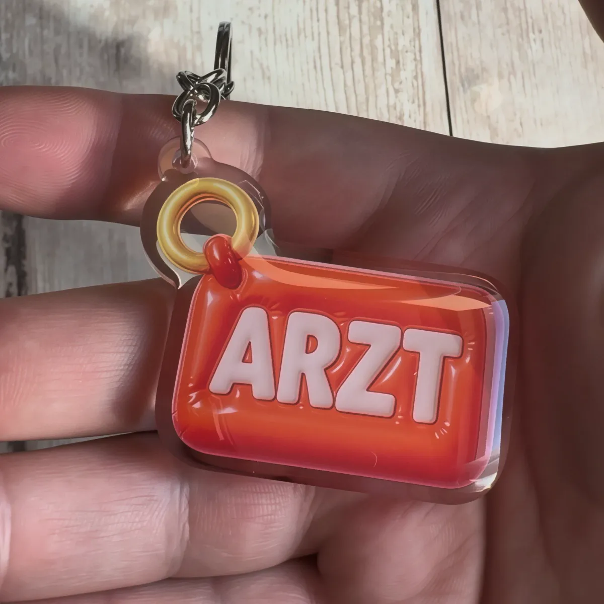 Akrylowy brelok ARZT stetoskopem (czerwony)