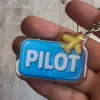 Akryl-Schlüsselanhänger PILOT (blau mit gelbem Flugzeug)