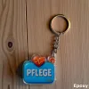 Akrylowy brelok PFLEGE (niebieski z sercem)