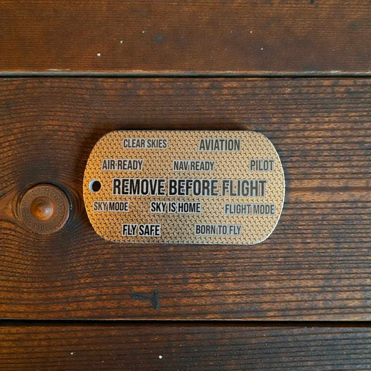 Titan Schlüsselanhänger "Remove Before Flight" – Micro Aviation Pattern