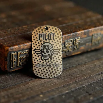Titan Schlüsselanhänger "PILOT – Ride or Die" – Winged Skull Pattern