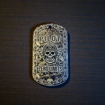 Schlüsselanhänger „PILOT – ZERO LIMITS“ aus Titan mit Lasergravur