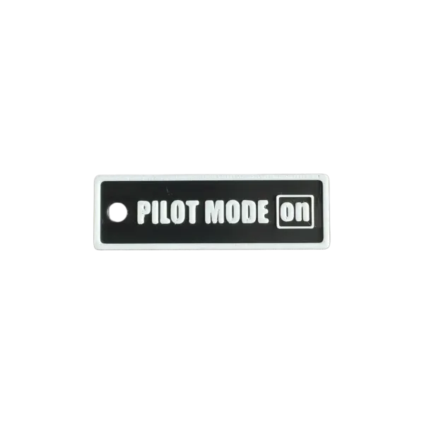 Schlüsselanhänger "PILOT MODE ON" – Aviation Kunststoff Tag 82×26 mm