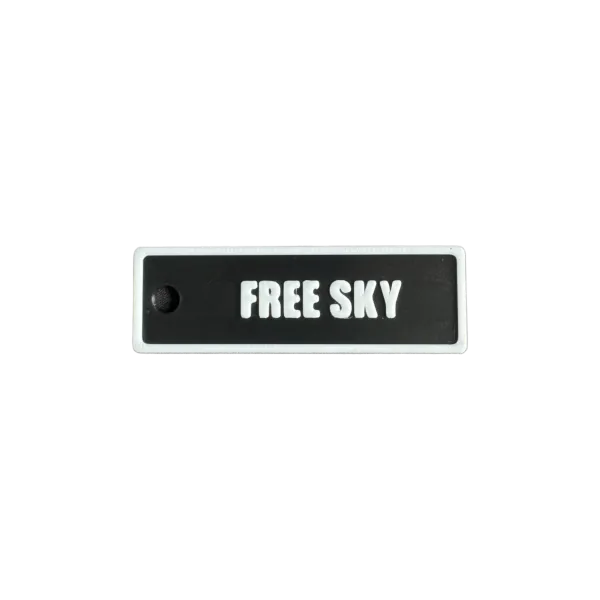 Schlüsselanhänger "FREE SKY" – Aviation Kunststoff Tag 82×26 mm