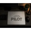 Aluminium-Mousepad – Lasergravur „PILOT mit Runway-Schrift“