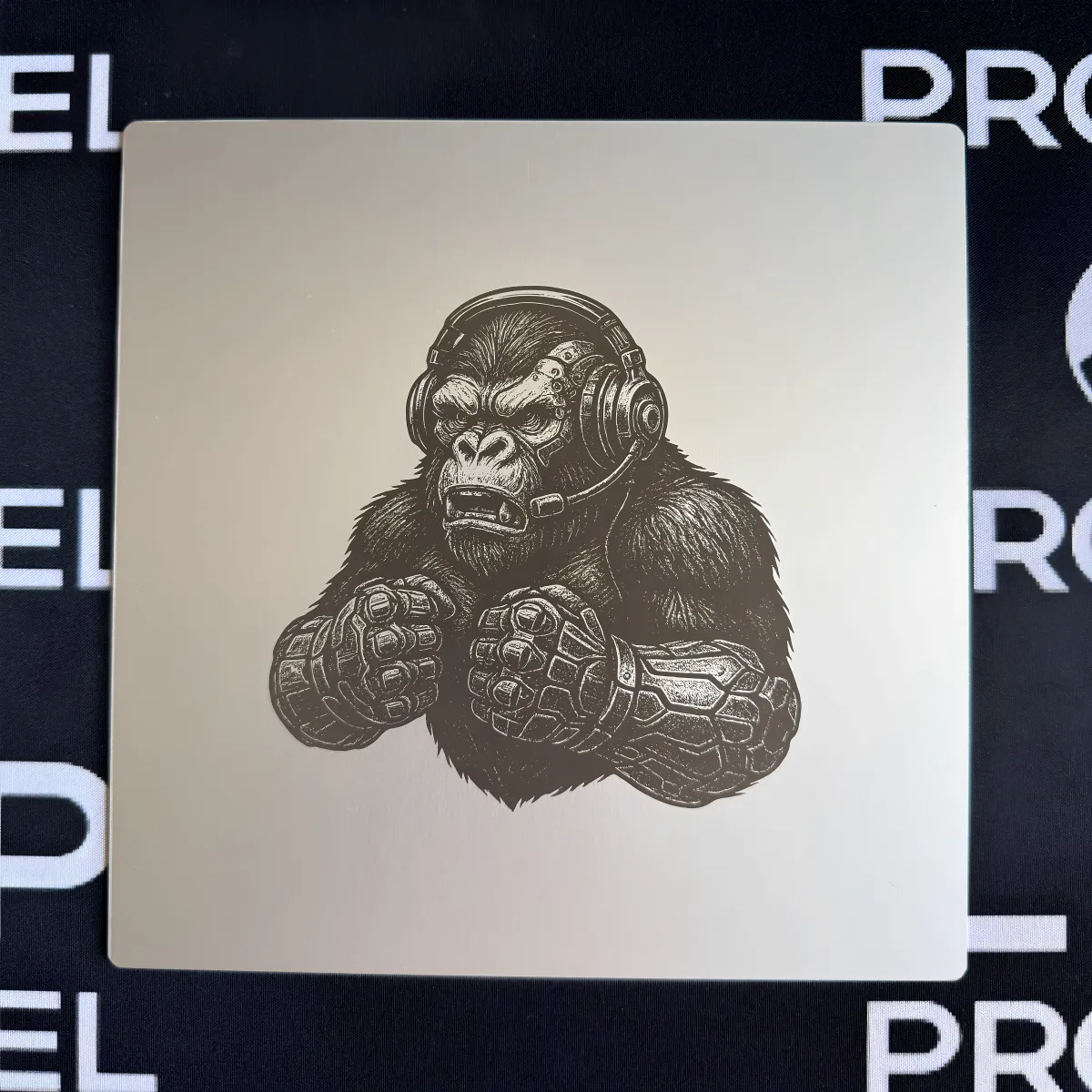 Aluminium-Mousepad – Lasergravur „Cyber Gorilla“