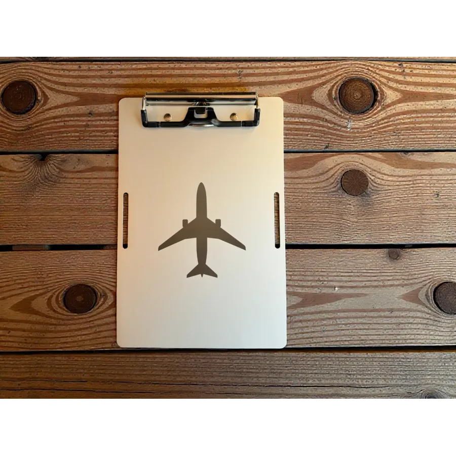 Aluminium-Klemmbrett A5 – Kniebrett mit Flugzeug-Lasergravur inkl. Kniegurt