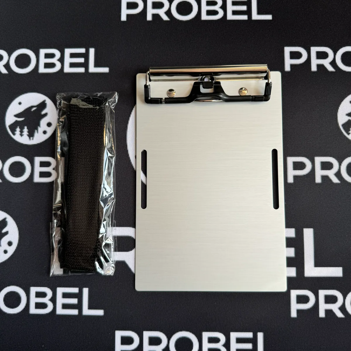 Aluminium Klemmbrett A6 135 × 200 mm mit Kniegurt