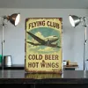 Metallschild "Flying Club – Cold Beer & Hot Wings"