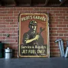 Metallschild "Pilot's Garage – Service & Repairs – Jet Fuel Only"