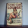 Metallschild "Flying Club Lounge – Cold Drinks – Hot Stories"