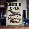 Metallschild "Airfield Open – Welcome Pilots!"