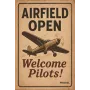 Metallschild "Airfield Open – Welcome Pilots!"